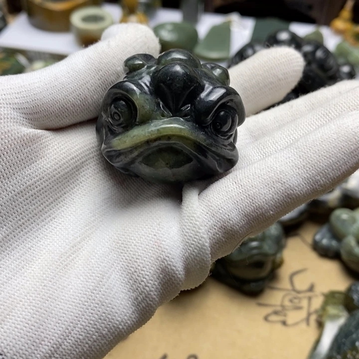 岫岩河磨玉（透闪石质玉）挂件未镶嵌斜**影