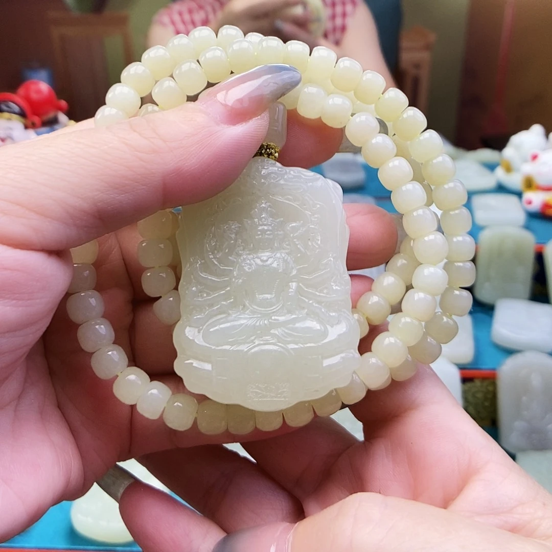 和田玉未镶嵌颈饰属鼠千手观音