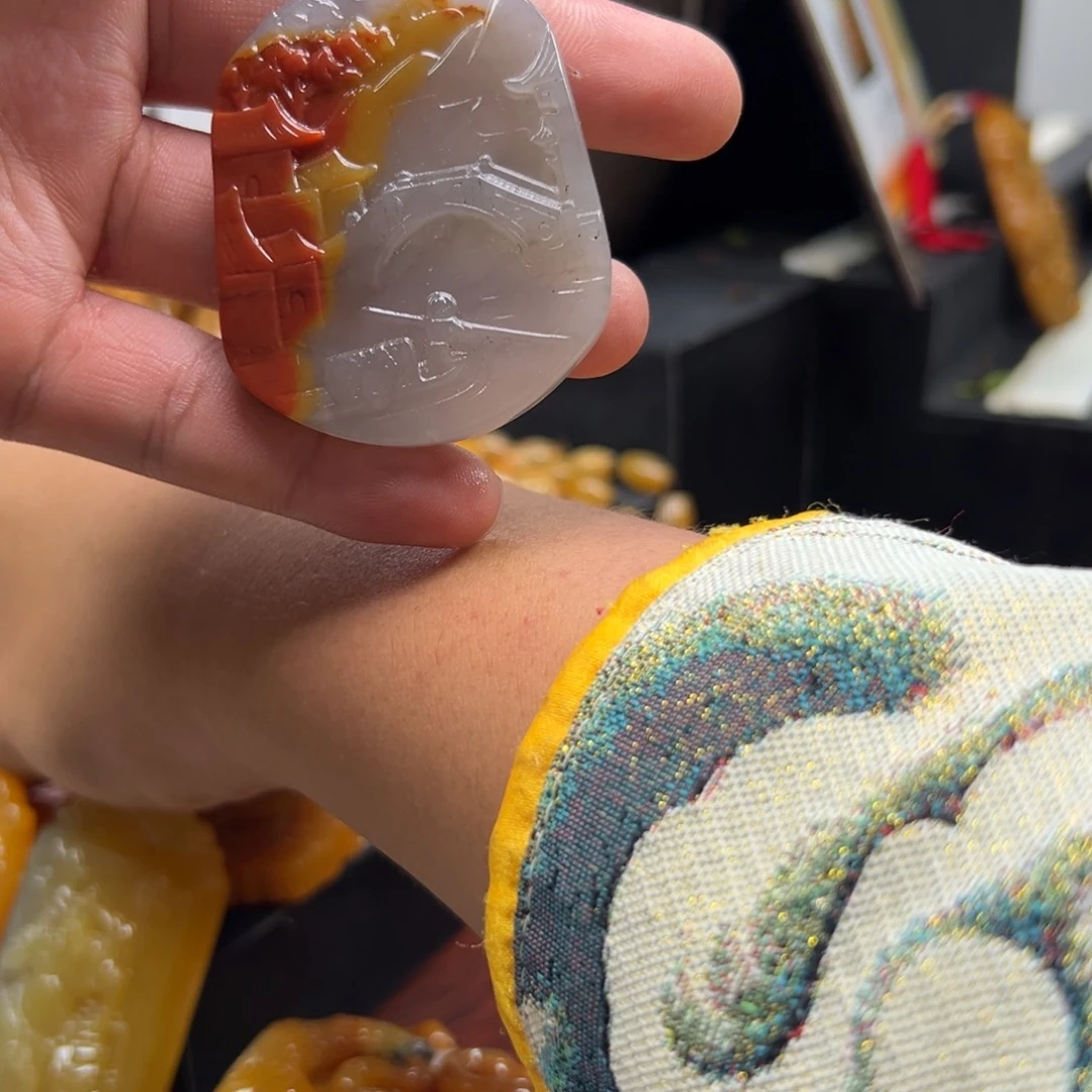 未镶嵌石英质玉（黄龙玉）黄龙玉