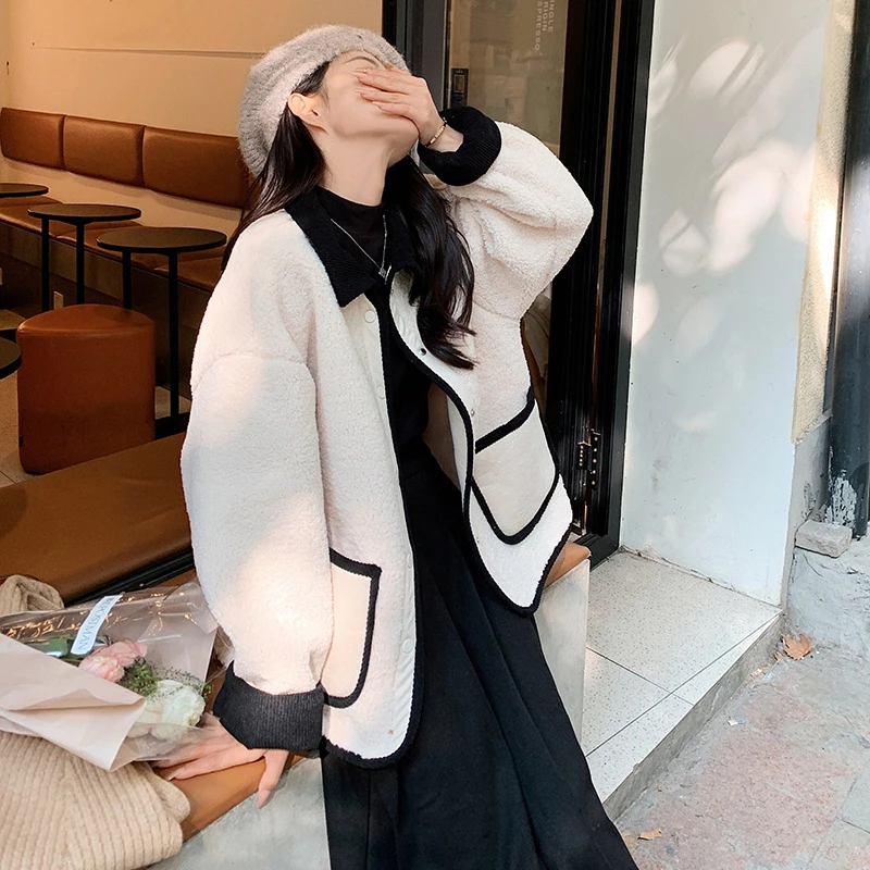 小香风米色羊羔毛短外套女冬2025年新款撞色小个子翻领拼接呢大衣