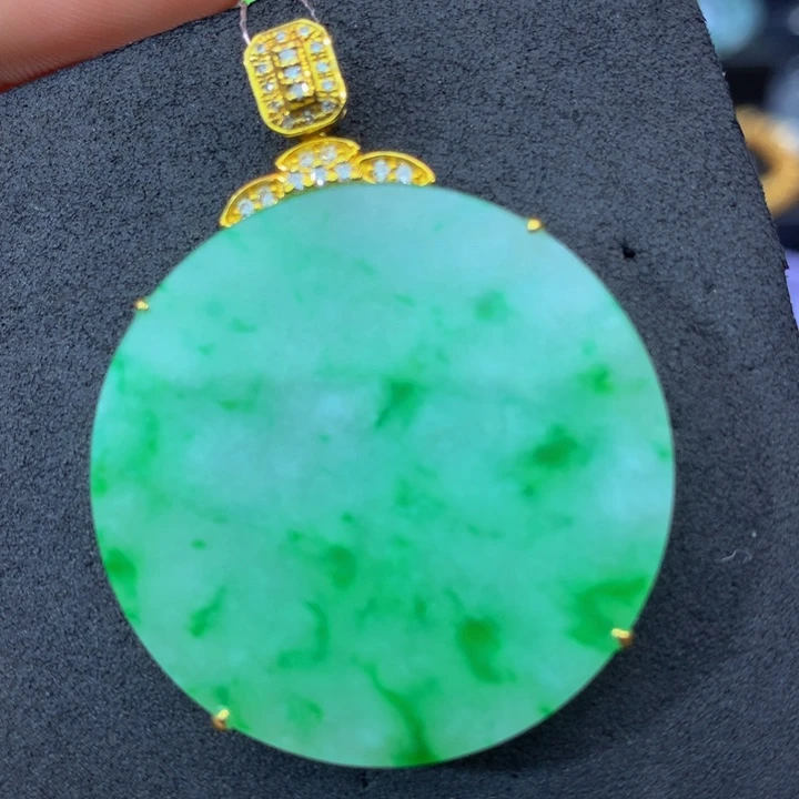 翡翠戒指18K金镶嵌翡翠