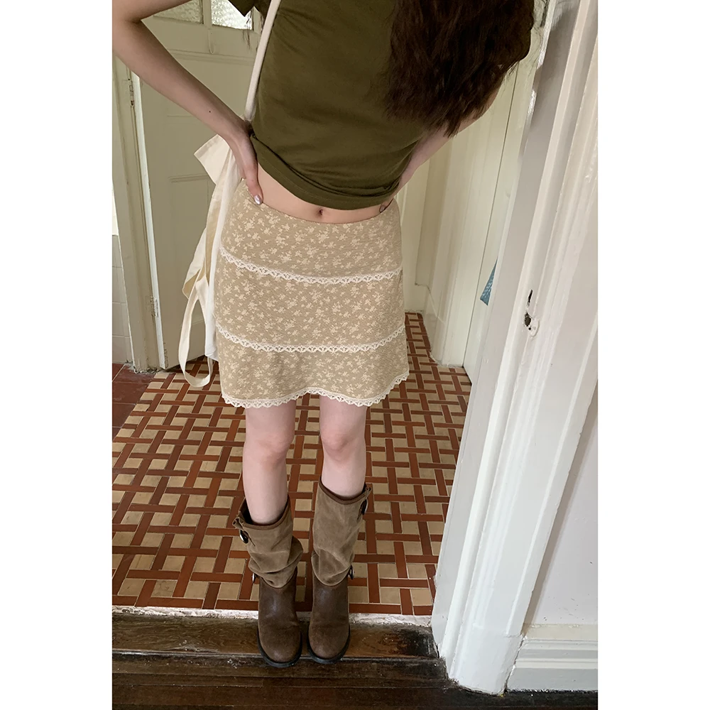 复古设计感碎花半身裙2025夏季蕾丝拼接显瘦a字短裙