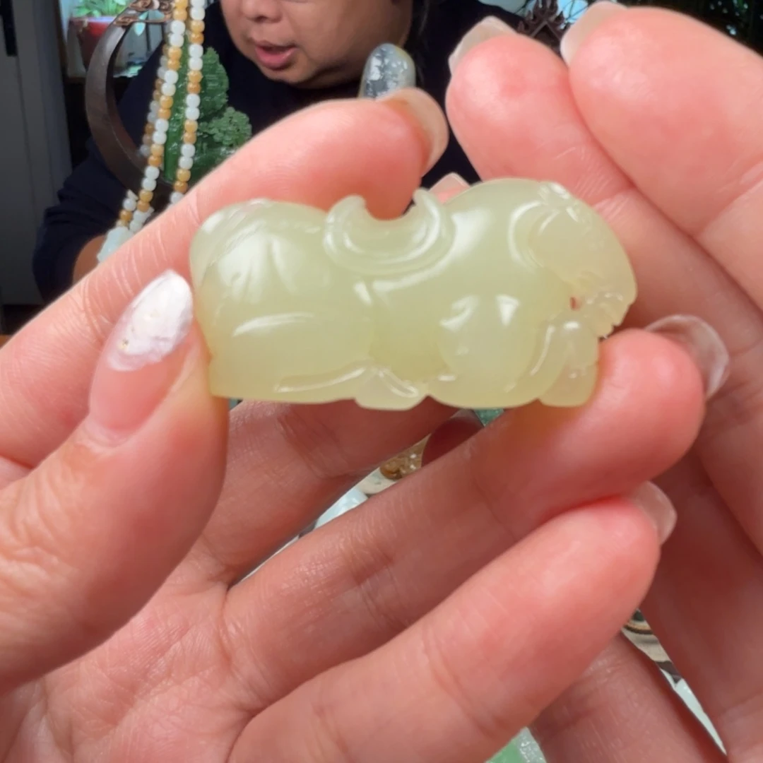 托***斯和田玉未镶嵌颈饰