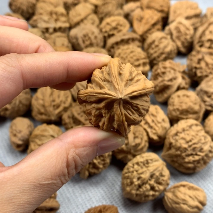 陈***师文玩核桃吊坠异形单只