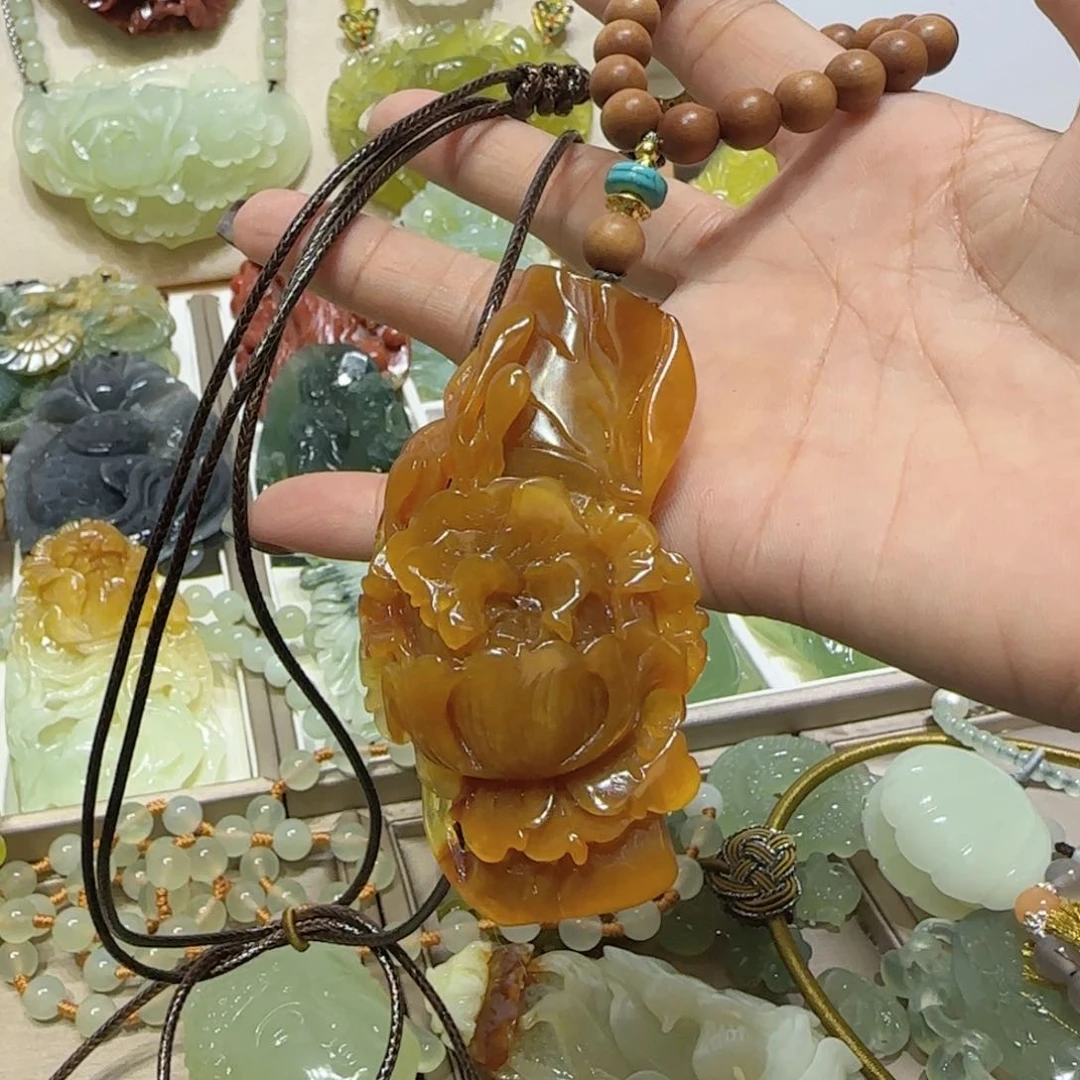 未镶嵌蛇纹石玉吊坠