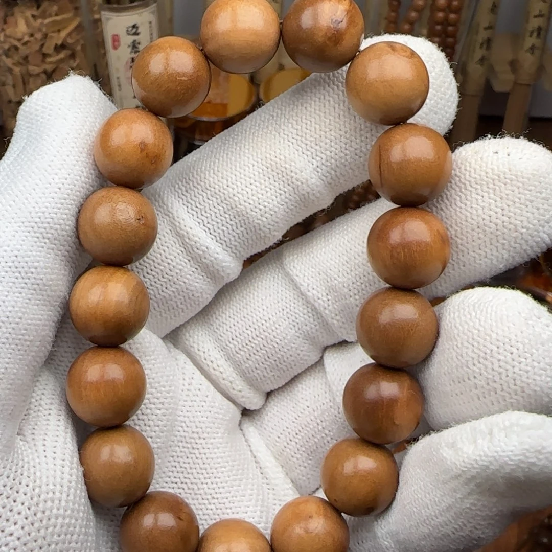 瑕疵品介意勿拍印度老山檀香手串1.2