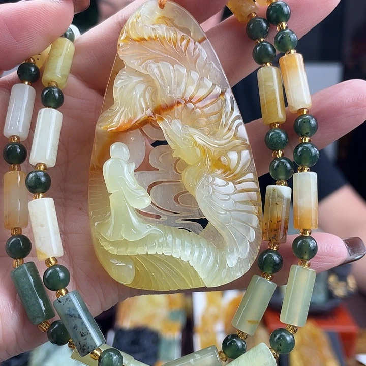 蛇纹石玉未镶嵌颈饰