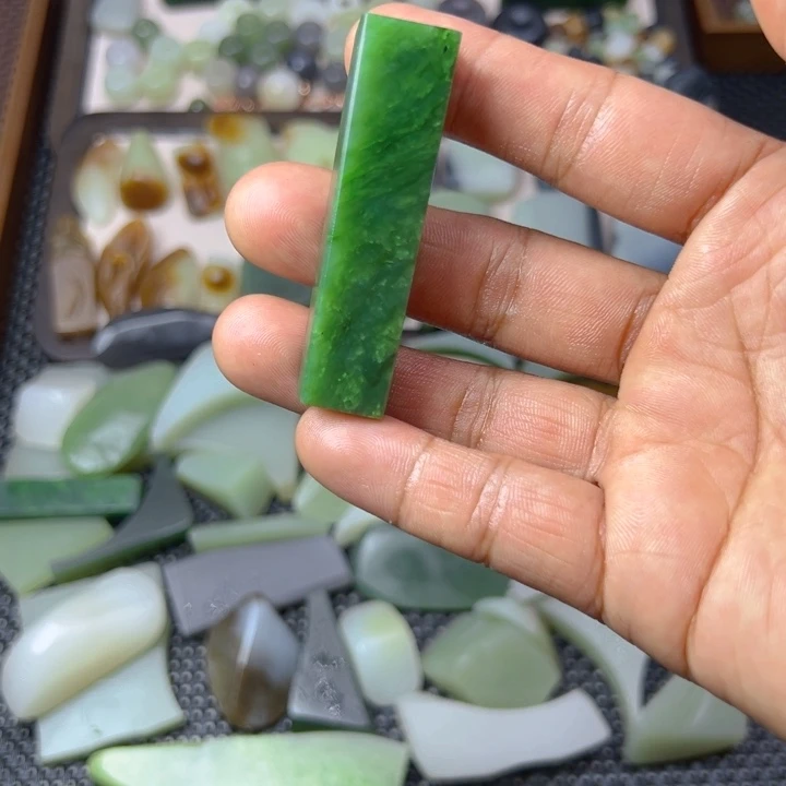芳***～未镶嵌和田玉（糖玉）珠宝半成品