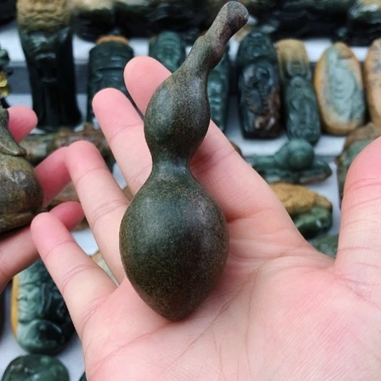未镶嵌岫岩河磨玉(透闪石质玉)把件