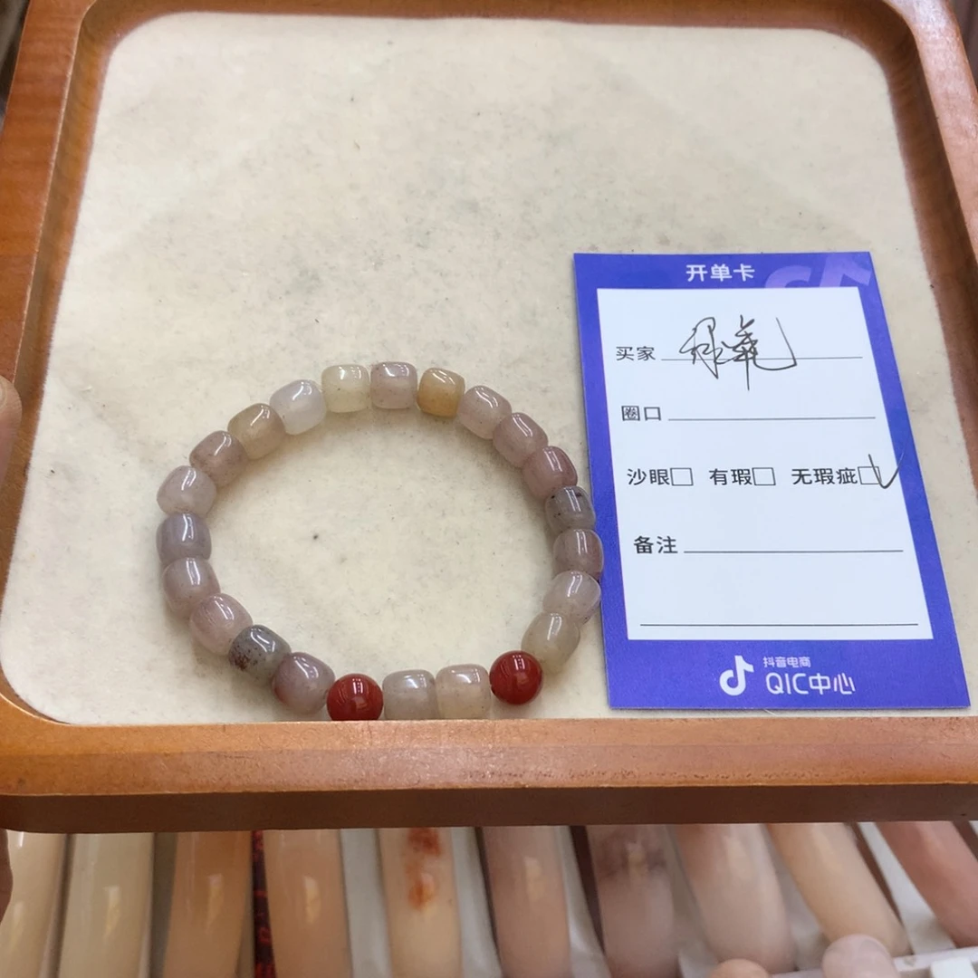 石英质玉未镶嵌颈饰