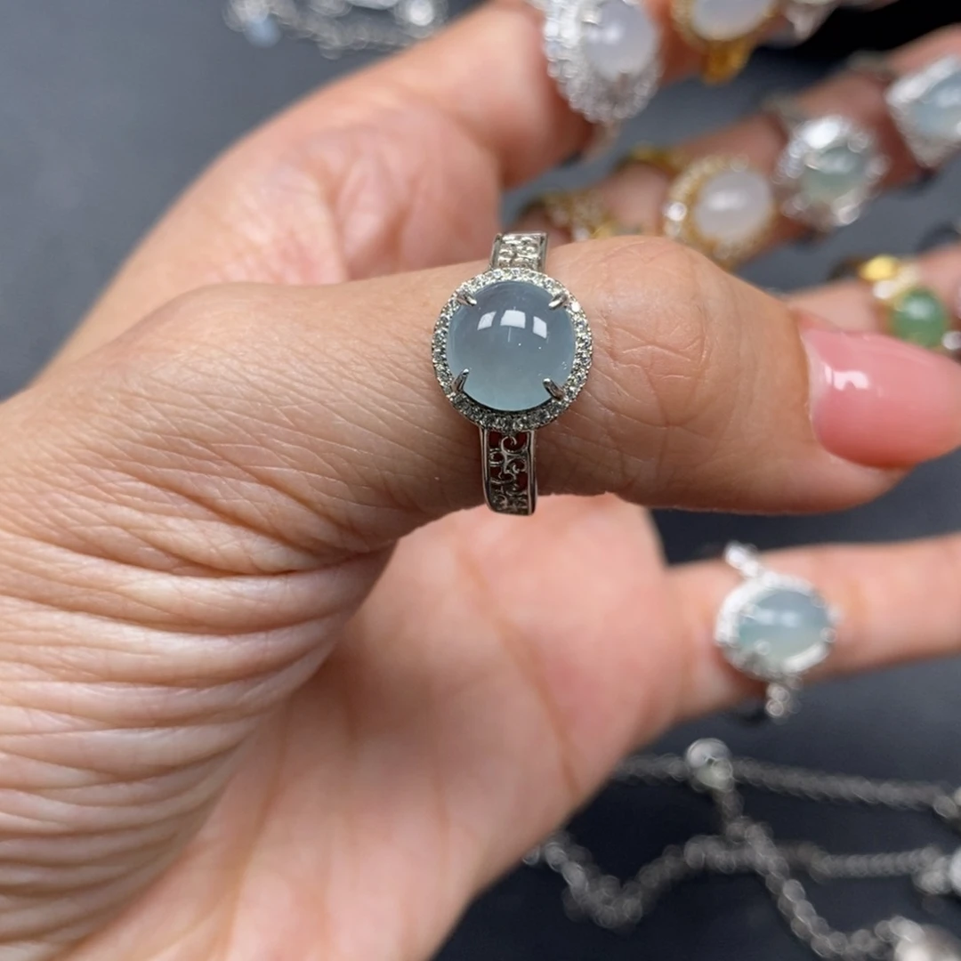 翡翠颈饰未镶嵌?****࿐翡翠