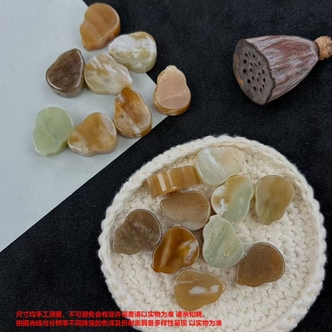 C3502-和田玉小直切葫芦通孔配饰（多样性发其一）
