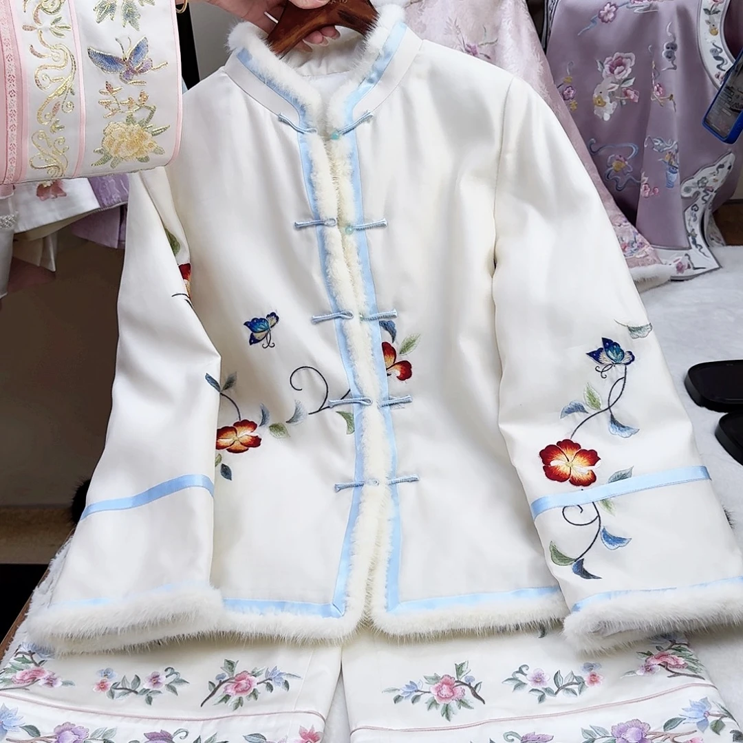 织绣真丝白色棉服