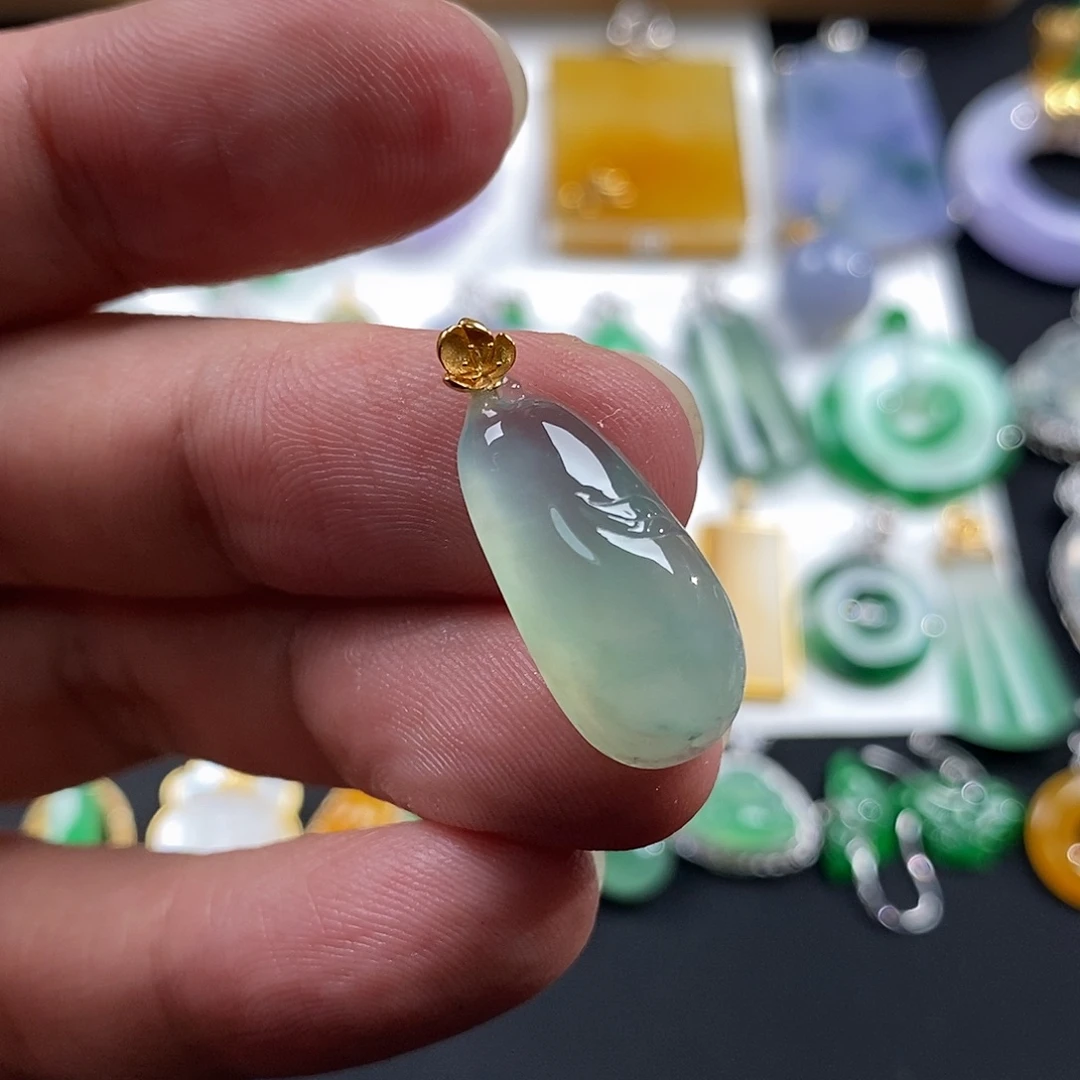 翡翠18K金镶嵌颈饰翡翠