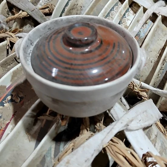 盘子碗茶壶啥都有