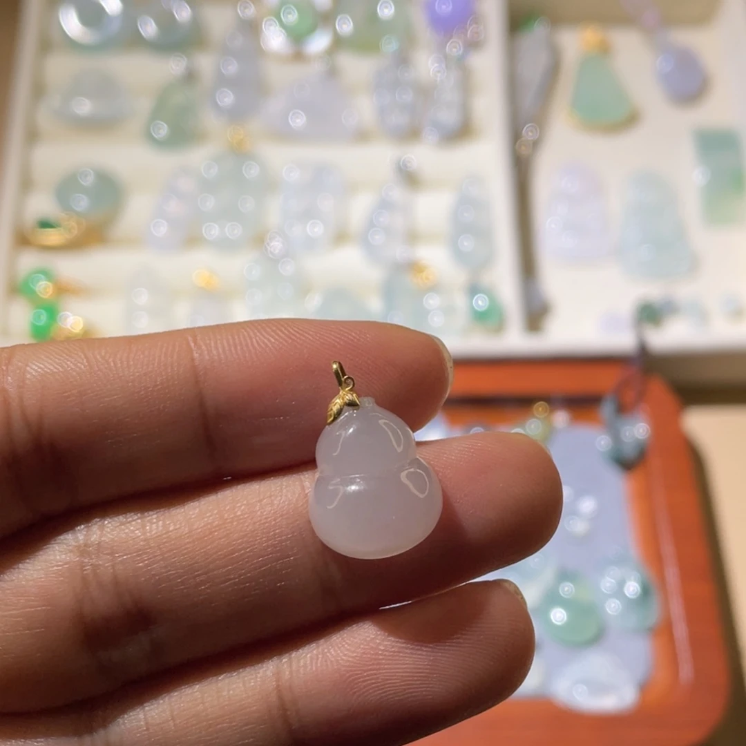 翡翠18K金镶嵌颈饰葫芦12