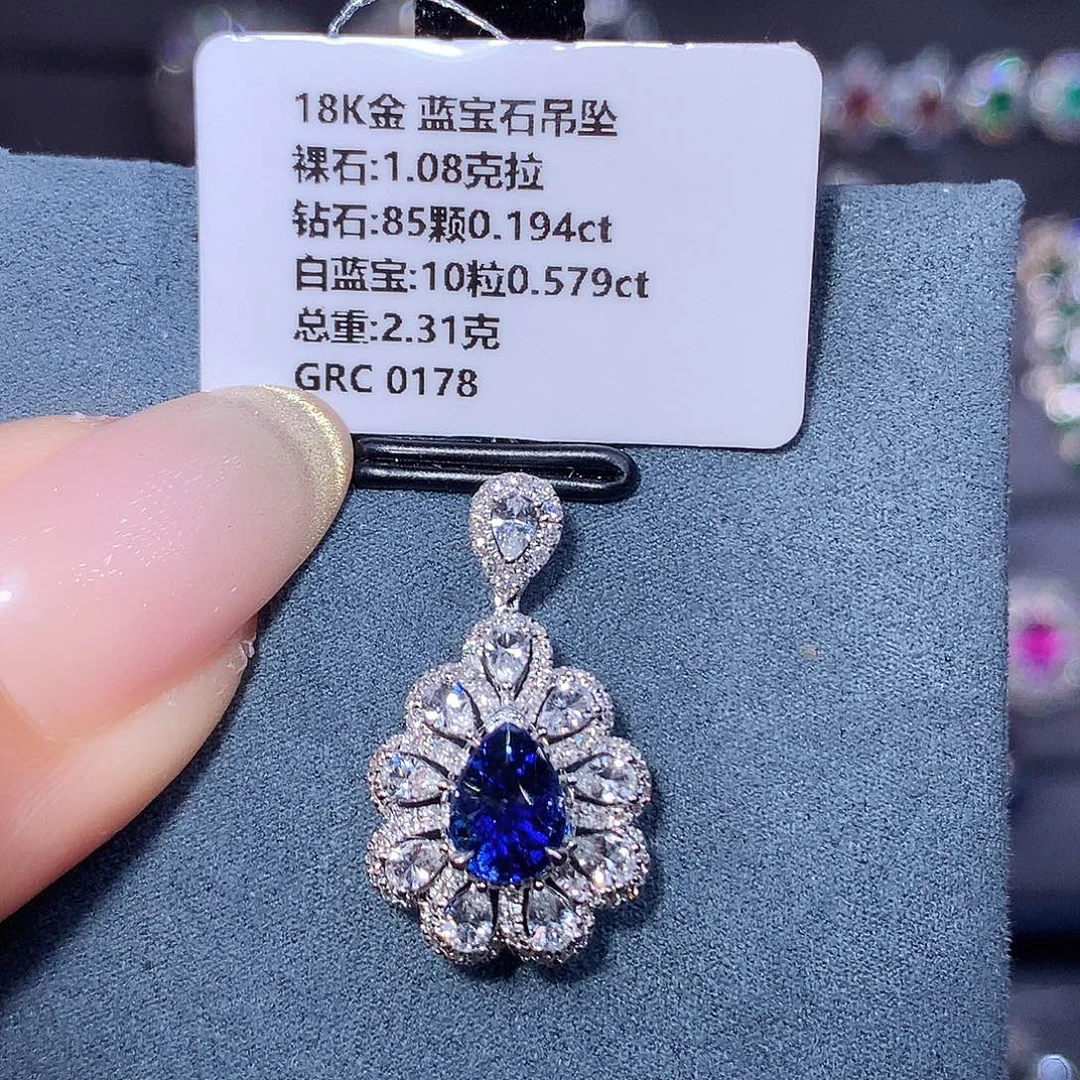 18K金镶嵌吊坠蓝宝石