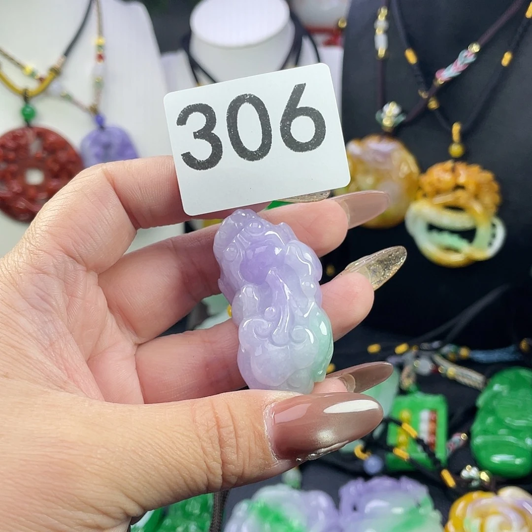 翡翠未镶嵌吊坠(赠链)