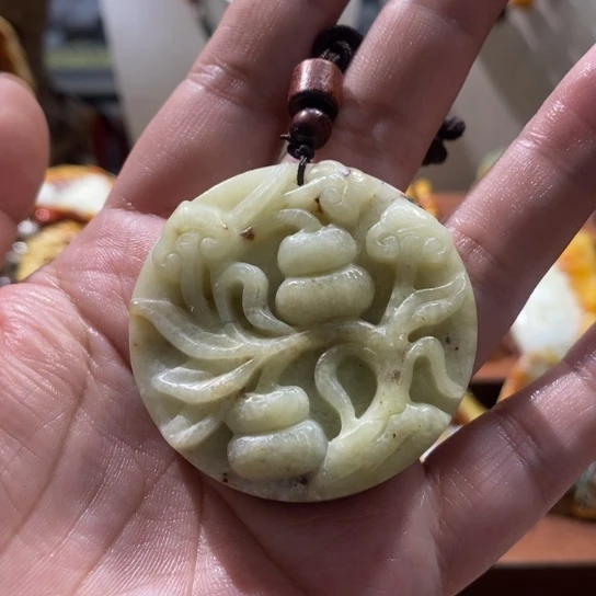 蛇纹石玉未镶嵌颈饰