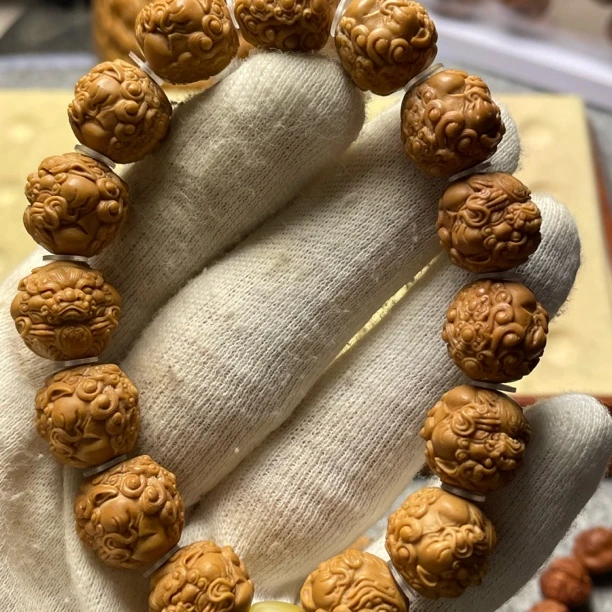 猴头核桃雕刻皮裘