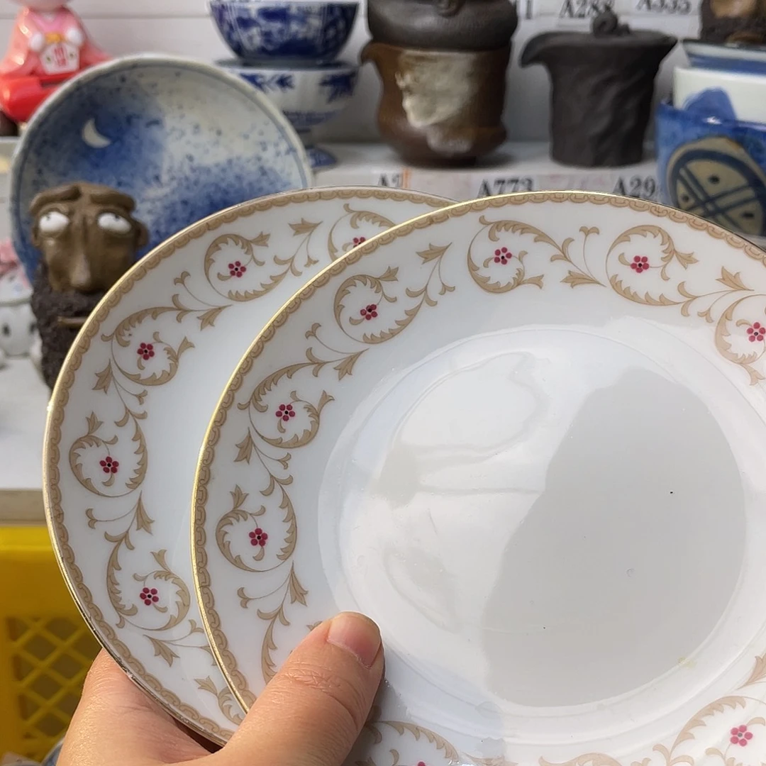 瓷片上**水哈哈哈我在床前哭一个人