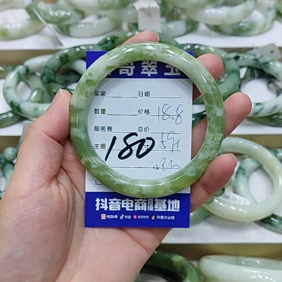 嘴***扬蛇纹石玉未镶嵌手镯