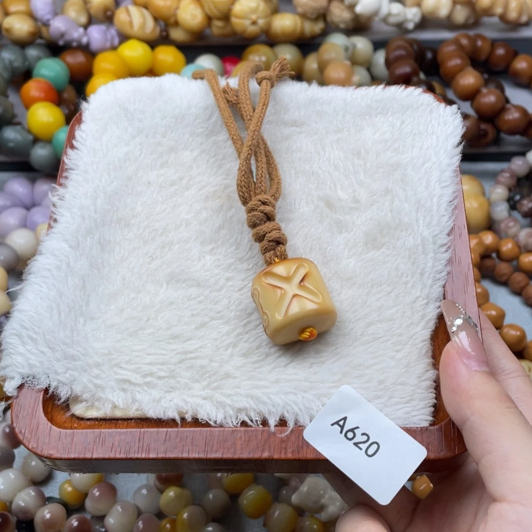 菩提根/象牙果手串瑕A620面包挂件22mm一串随机