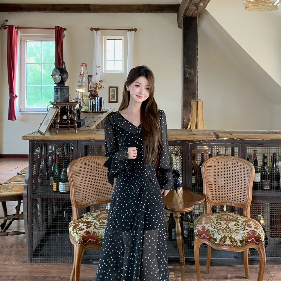 佐佐家小个子 气质波点喇叭袖法式V领长裙子春秋季女收腰薄连衣裙