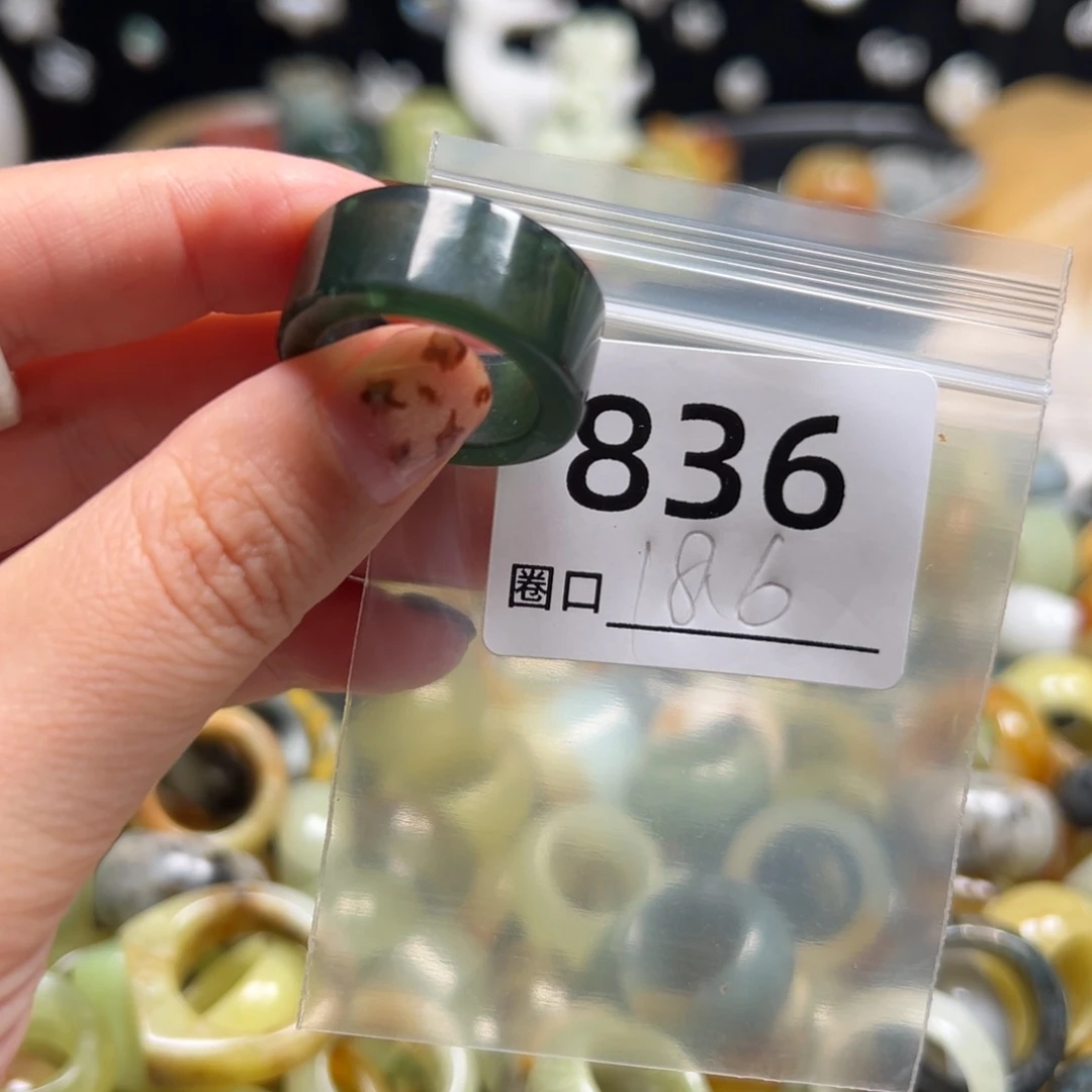 嗨***姐蛇纹石玉未镶嵌戒指