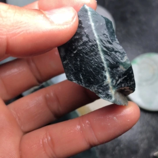 星***人翡翠未镶嵌颈饰裸石