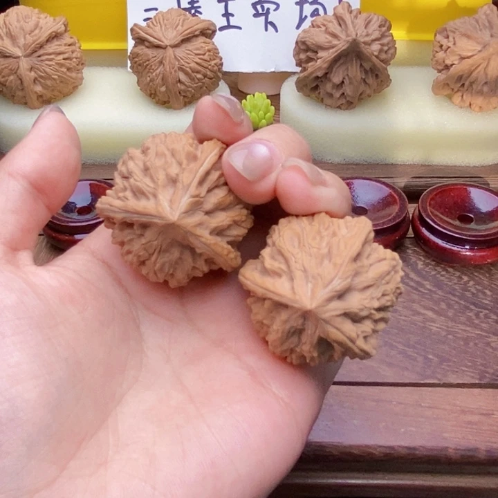 文玩核桃吊坠?*讷文山三棱