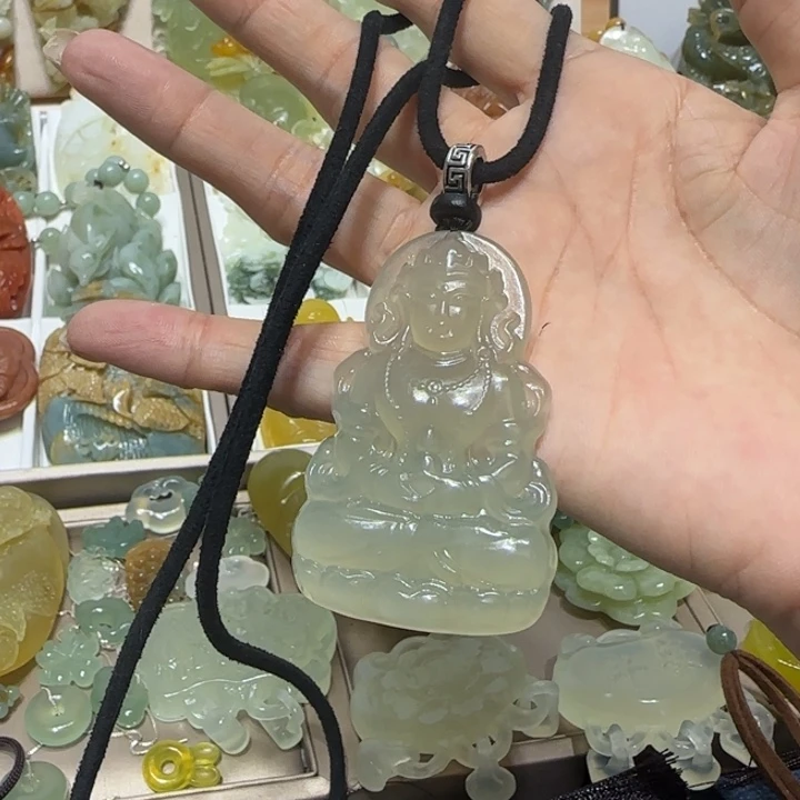 蛇纹石玉吊坠未镶嵌