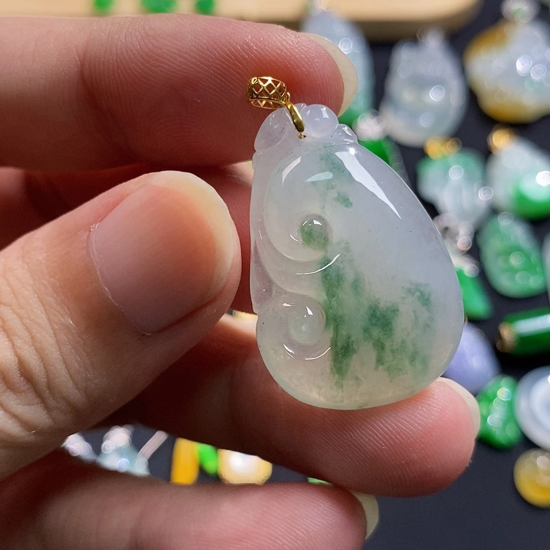 翡翠18K金镶嵌颈饰翡翠