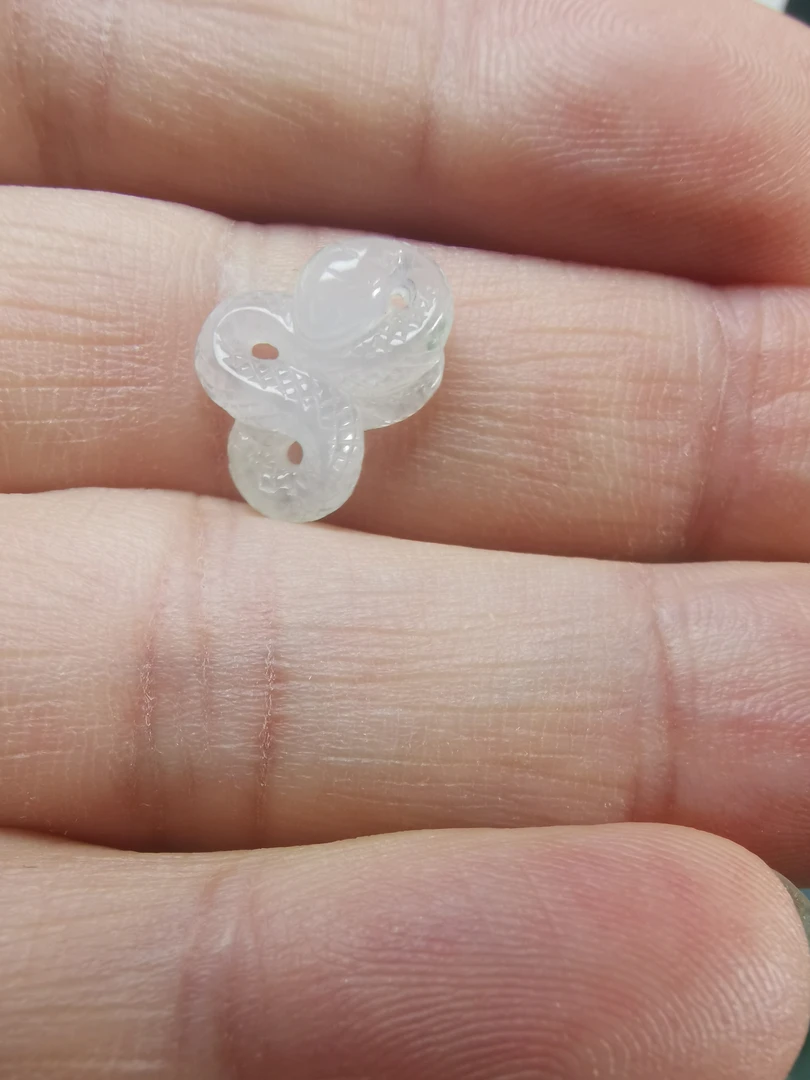 天然翡翠小蛇吊坠