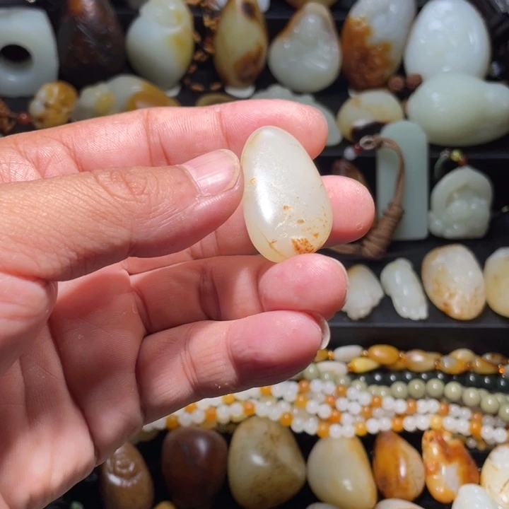 和田玉未镶嵌珠宝奇石