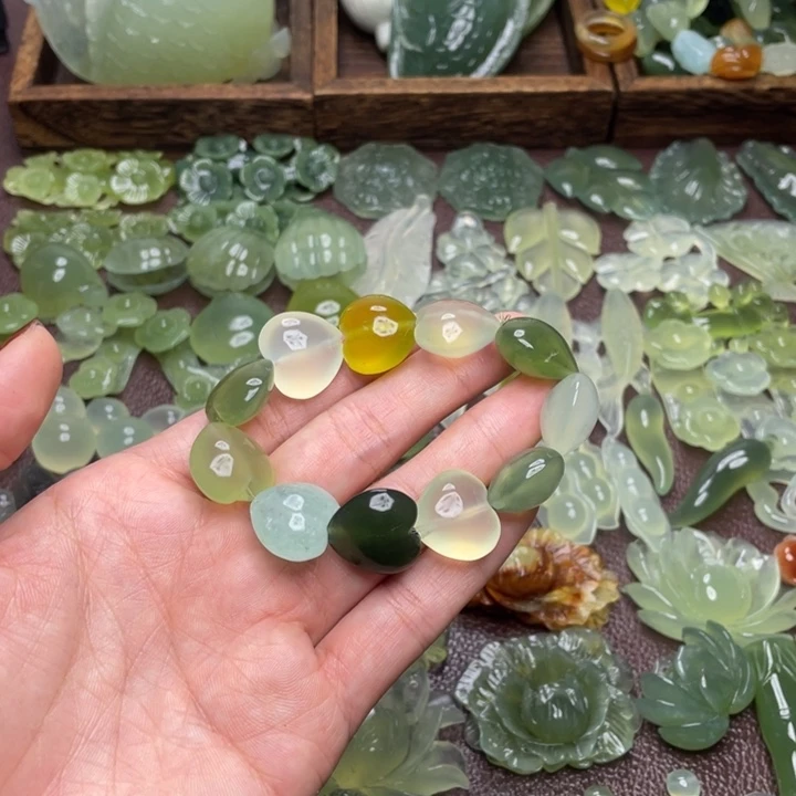 合金蛇纹石玉颈饰