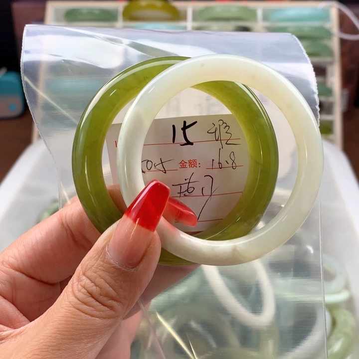 蛇纹石玉手镯未镶嵌