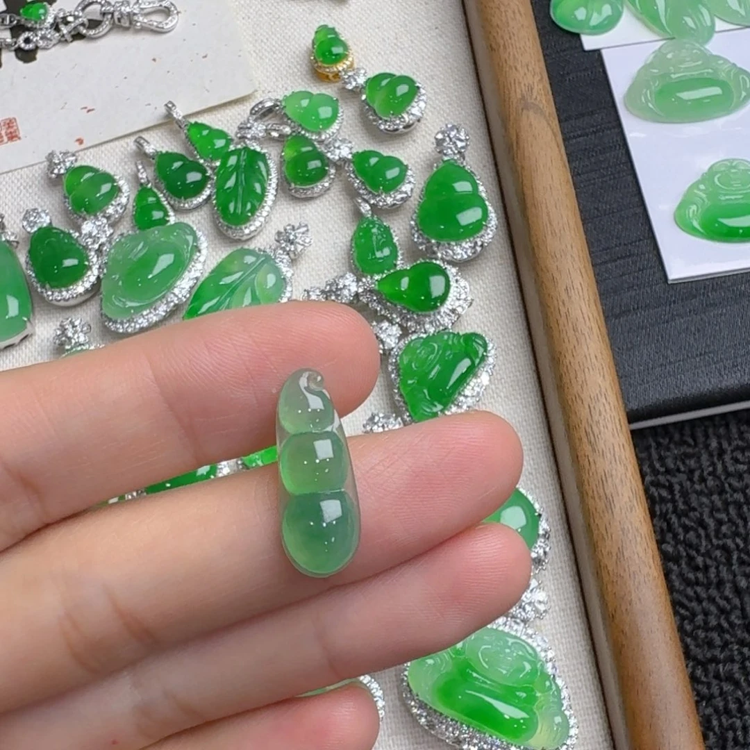 翡翠未镶嵌吊坠(不含链)福豆