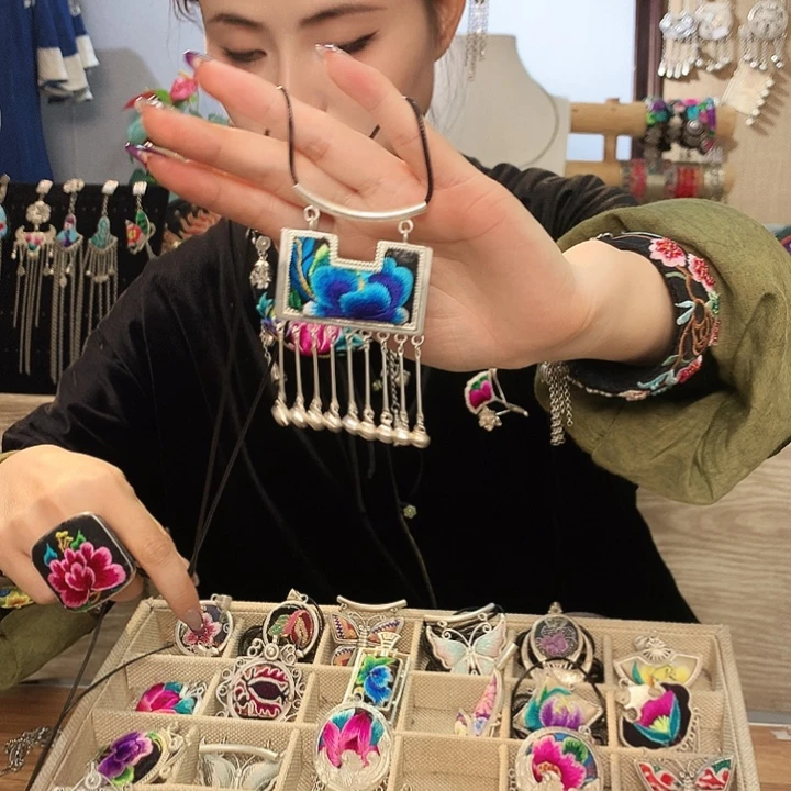 花岗石铁合金吊坠