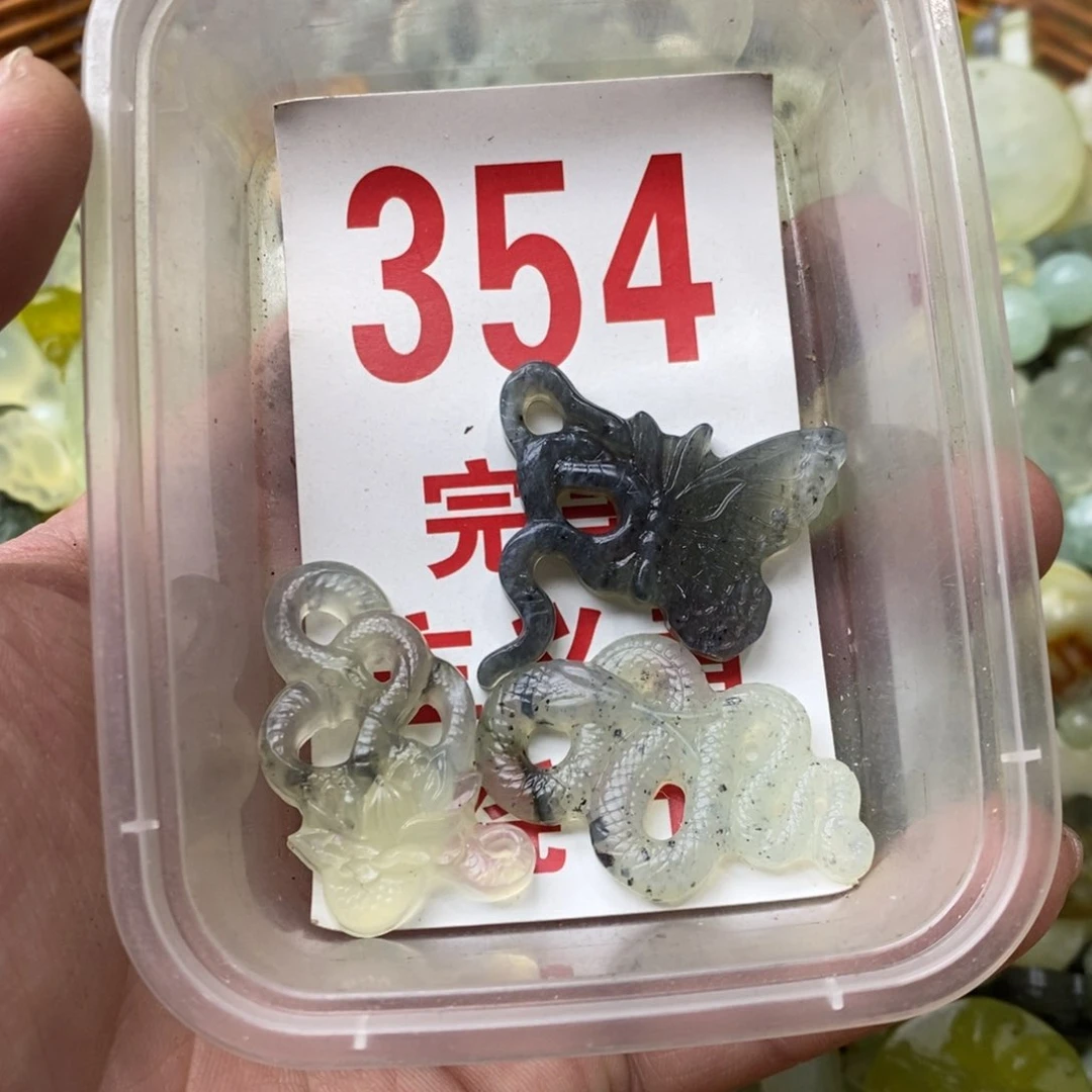 蛇纹石玉挂坠未镶嵌