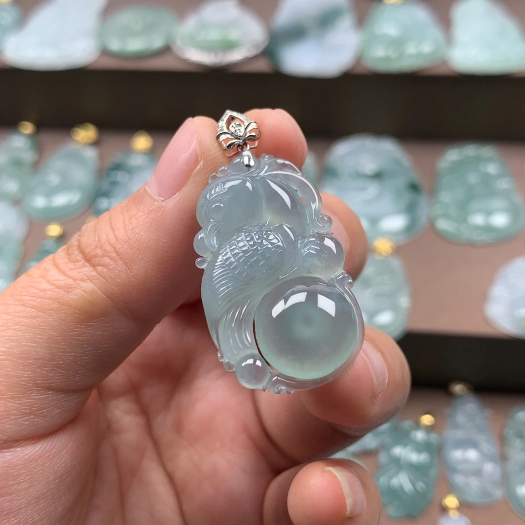 颈饰18K金镶嵌翡翠天然翡翠