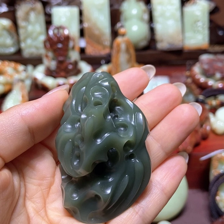 看***短岫岩老玉（透闪石质玉）未镶嵌把件