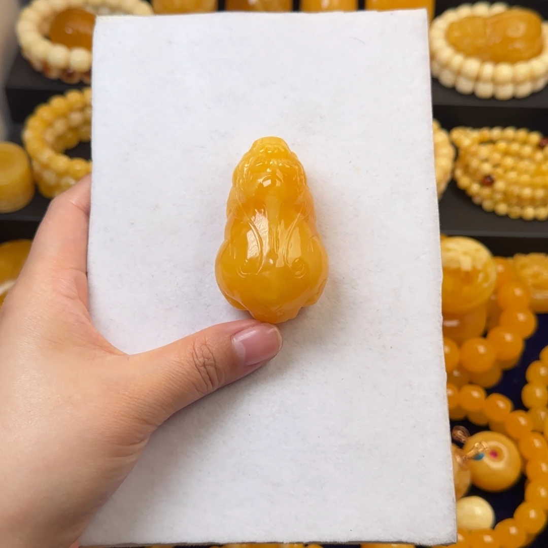 琥珀未镶嵌颈饰貔貅吊坠