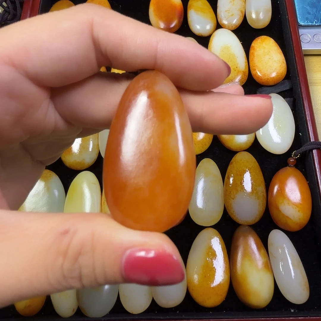 浩***空颈饰未镶嵌和田玉