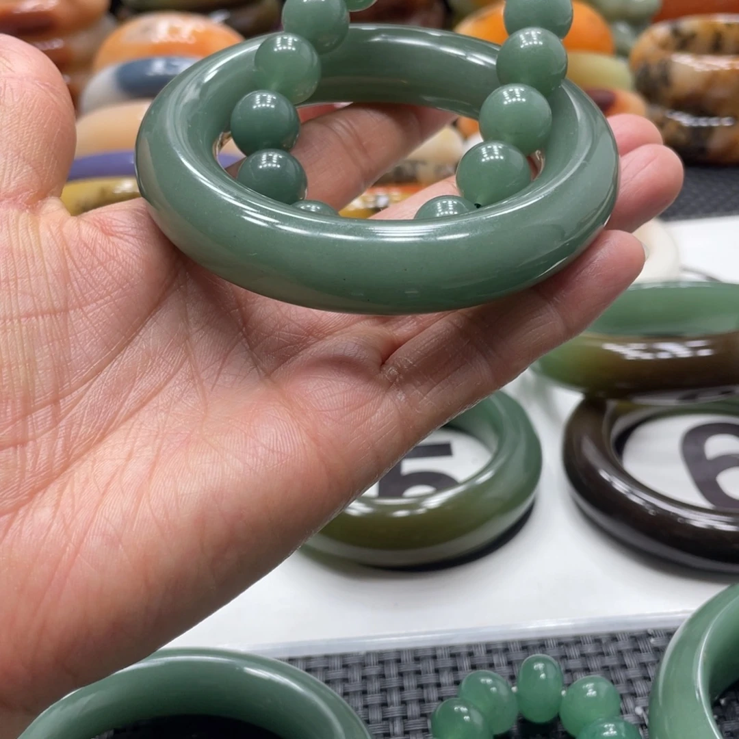 石英岩玉未镶嵌手镯