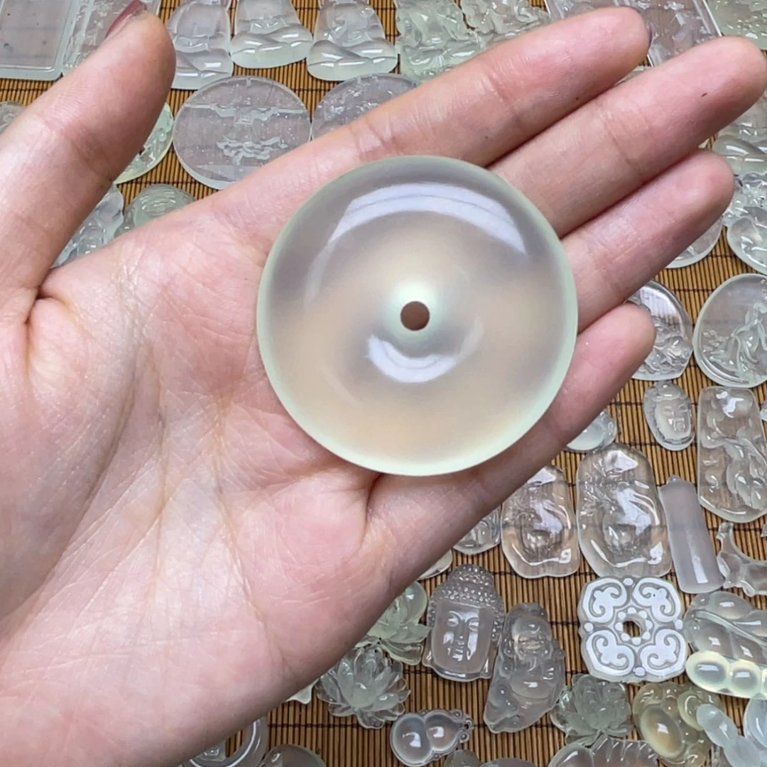 未镶嵌蛇纹石玉颈饰竹