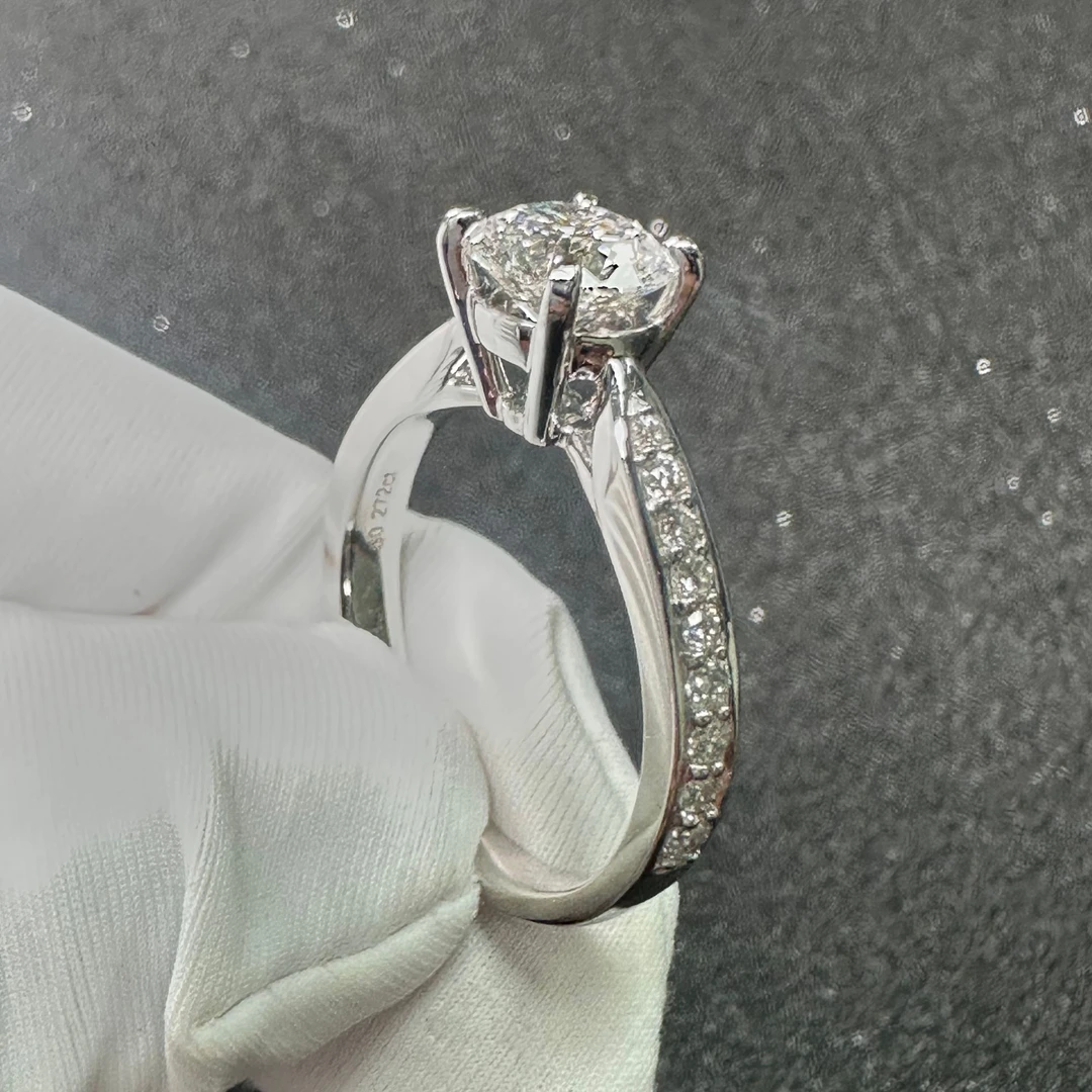 实验室培育钻石18K金镶嵌1克拉钻戒 四爪有副石款 婚戒/纪念/悦己