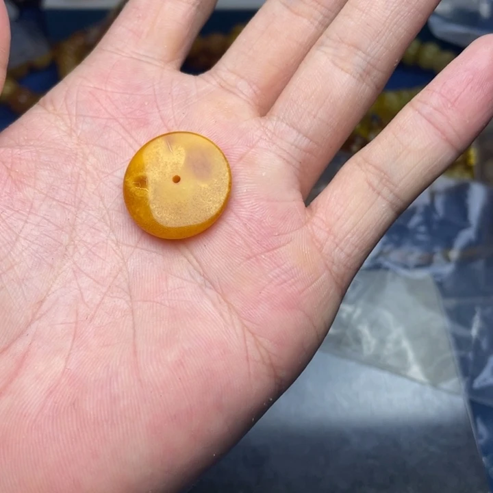 未镶嵌琥珀珠宝奇石