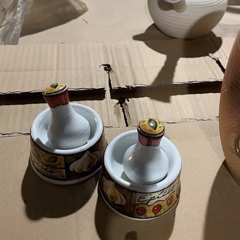 微瑕，不能明火，口径6，高3，2套