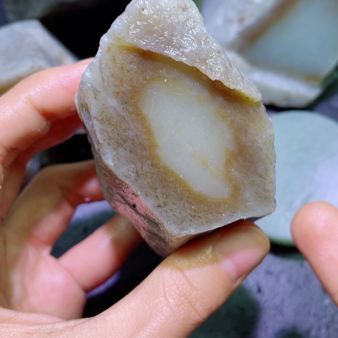 和田玉未镶嵌珠宝半成品